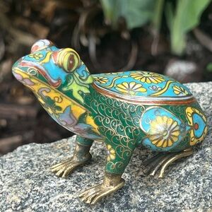 Vintage Chinese Cloisonné Frog Figurine – Handcrafted Enamel
